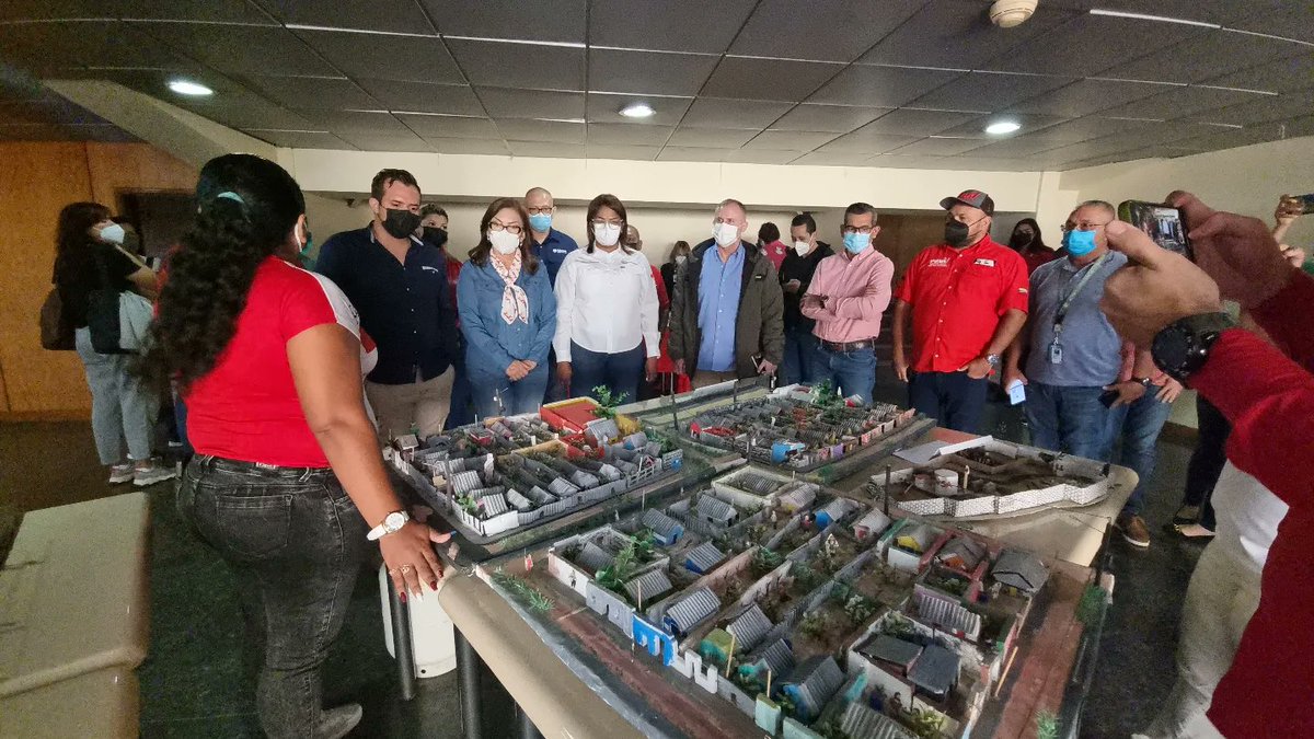 willy_casanova's tweet photo. En la instalación del Estado Mayor de Gas en el Zulia.

Vamos a acompañar desde el @PartidoPSUV en Maracaibo el mejoramiento, la distribución, y junto al pueblo organizado sincerar los precios del servicio de gas por cilindro.

Organizados y unidos.
@NicolasMaduro
@JacquelinePSUV https://t.co/Pphu9GguT1