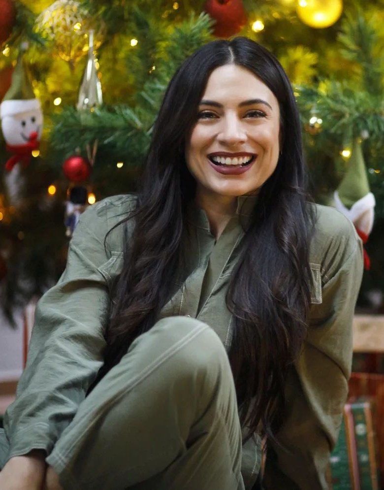 anabrecoworldmx's tweet photo. 🎄🎅🅰️❤️ ¡Fin de rodaje de Reviviendo la Navidad! 🎄🎬 Nos vemos este invierno❄️☃️en Netflix 🎁🥰
#anabreco #actores #nuevoproyecto #newproject #coominsoon #proximamente #Reviviendolanavidad #Netflix #tionetflix #novelas #cine https://t.co/fGLDuuViQr
