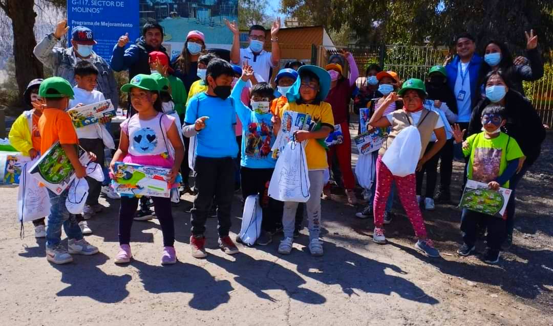 raulsegovia5's tweet photo. La Ruta de colores de la @MuniArica llegó hasta Molinos , para celebrar el día del niño y la niña, una bonita jornada llena de entretención, juegos y sobre todo muchos premios.
Proxima estación Caleta Vitor.
@Gerardo_Arica @paolo_yevenes https://t.co/ufobKDUaqg