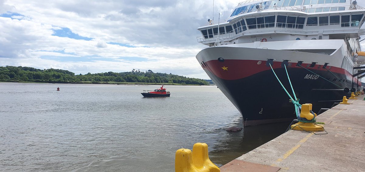 PortofWaterford's tweet photo. Lots of maritime activity on the River Suir at #Belview and #Waterford.
Today we had a snapshot of the various types of vessels, large and small, coming and going on the river, including cargo, cruise, navy and pilot operations https://t.co/3k7D9NvOwg
