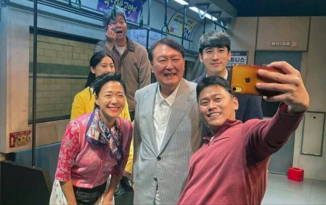 morningland2's tweet photo. 밥이 넘어가냐? https://t.co/JKcAPYGhp9
