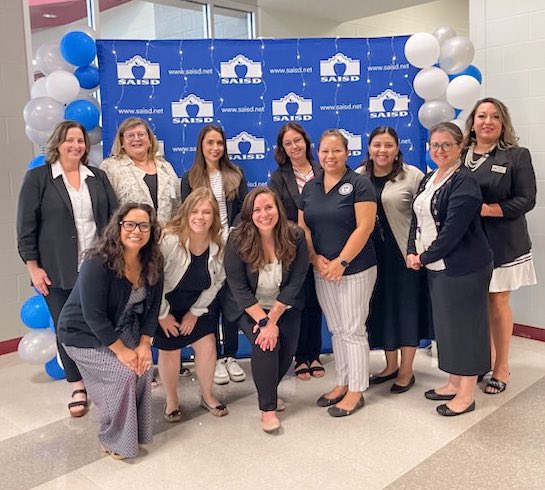 SAISDorg_lrn's tweet photo. And that’s a wrap!! The Organizational Learning Team is grateful we got to welcome new teachers to #SAISD! We hope everyone enjoyed #saisdNTAKO! Next up: September #saisdEPICsaturday! @PattiSalzmann @ColleenBohrmann @SAISD_CI @SAISDAcademics https://t.co/AvHH3mpdsa