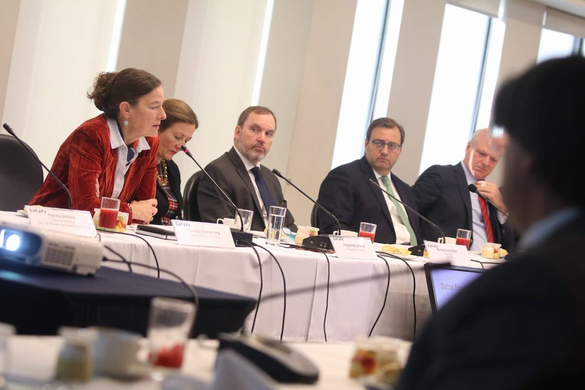 AHKChile's tweet photo. 👏🏻Hoy se desarrolló un encuentro entre gremios, empresas de @SofofaChile y directores de AHK Chile para conformar Consejo Empresarial Chile-Alemania y así lanzar misión empresarial a #Alemania. #PartnerForGermany https://t.co/hoJEsW2sqe