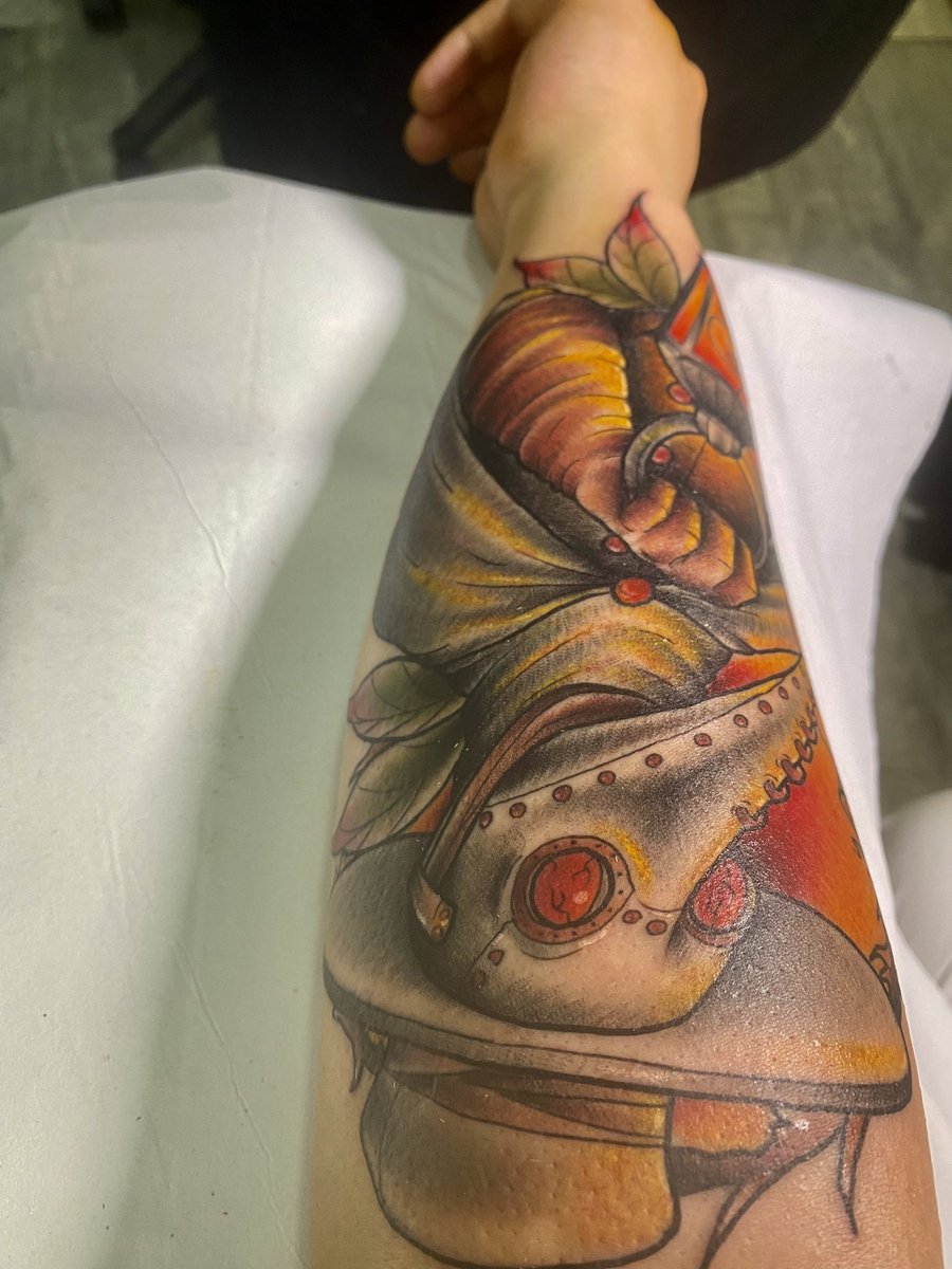 Hoy se hicieron cositas. En mis historias de Instagram está el tatuador (cubano) y un vídeo 😏