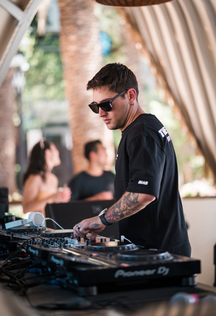 Party 'til the sun☀️ goes down with another wet and wild weekend at #EliaBeachClubLV!🏖💦
@konstantinaxoxo is stopping by Friday.
<a href="/djfive/">FIVE</a> and <a href="/EricDlux/">ERIC DLUX</a> are bringing the heat all Saturday. 🔥
Get ready for bangers in the sun with @jauzofficial

🎟 eliabeachlv.com