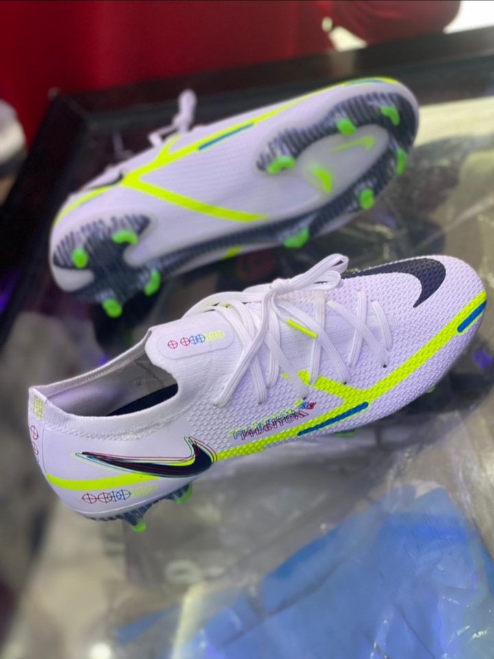 Footmaillot11's tweet image. Crampons Nike Phantom disponible 
Prix 25500fr livraison gratuite  @eldaawuudnjoon  /@LamineG01544663 /@LamineNdiay11 /@Alpha_PAM /@Nabileu0