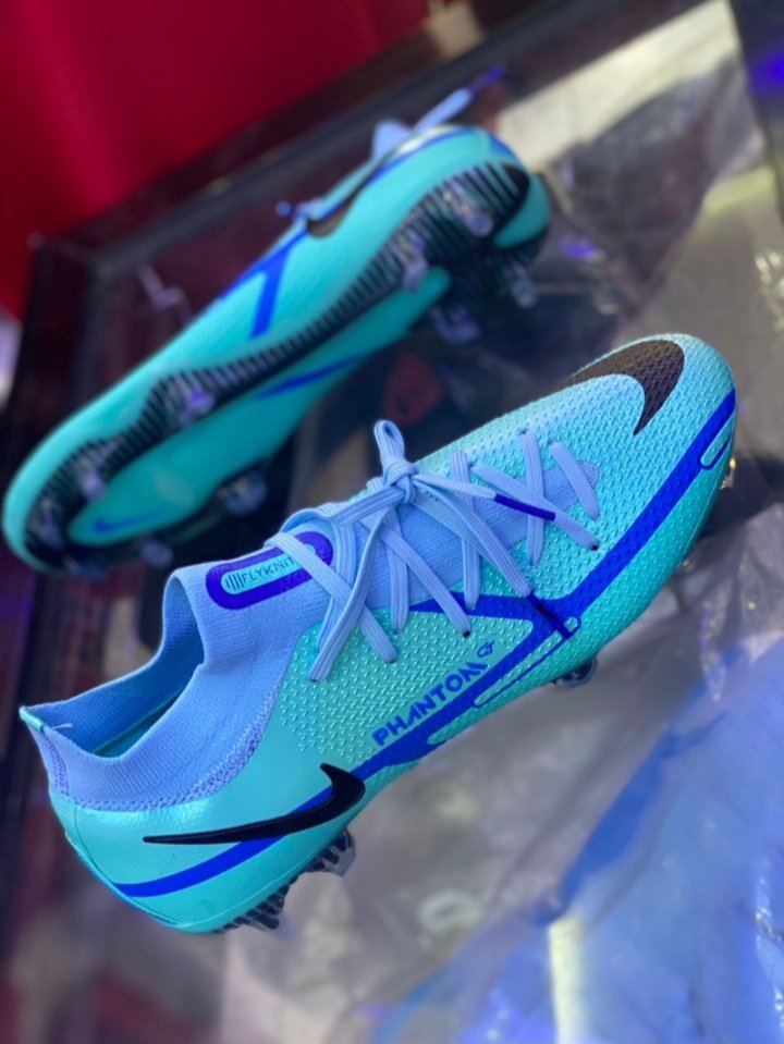 Footmaillot11's tweet image. Crampons Nike Phantom disponible 
Prix 25500fr livraison gratuite  @eldaawuudnjoon  /@LamineG01544663 /@LamineNdiay11 /@Alpha_PAM /@Nabileu0