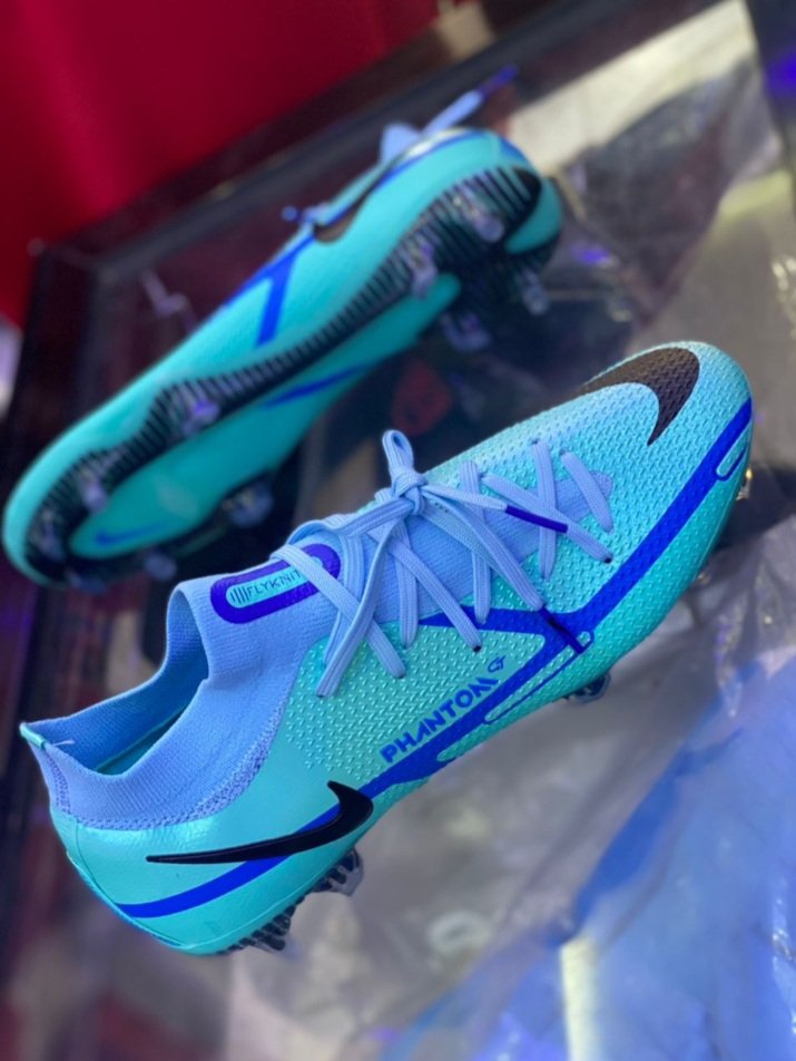 Footmaillot11's tweet image. Crampons Nike Phantom disponible 
Prix 25500fr livraison gratuite  @eldaawuudnjoon  /@LamineG01544663 /@LamineNdiay11 /@Alpha_PAM /@Nabileu0