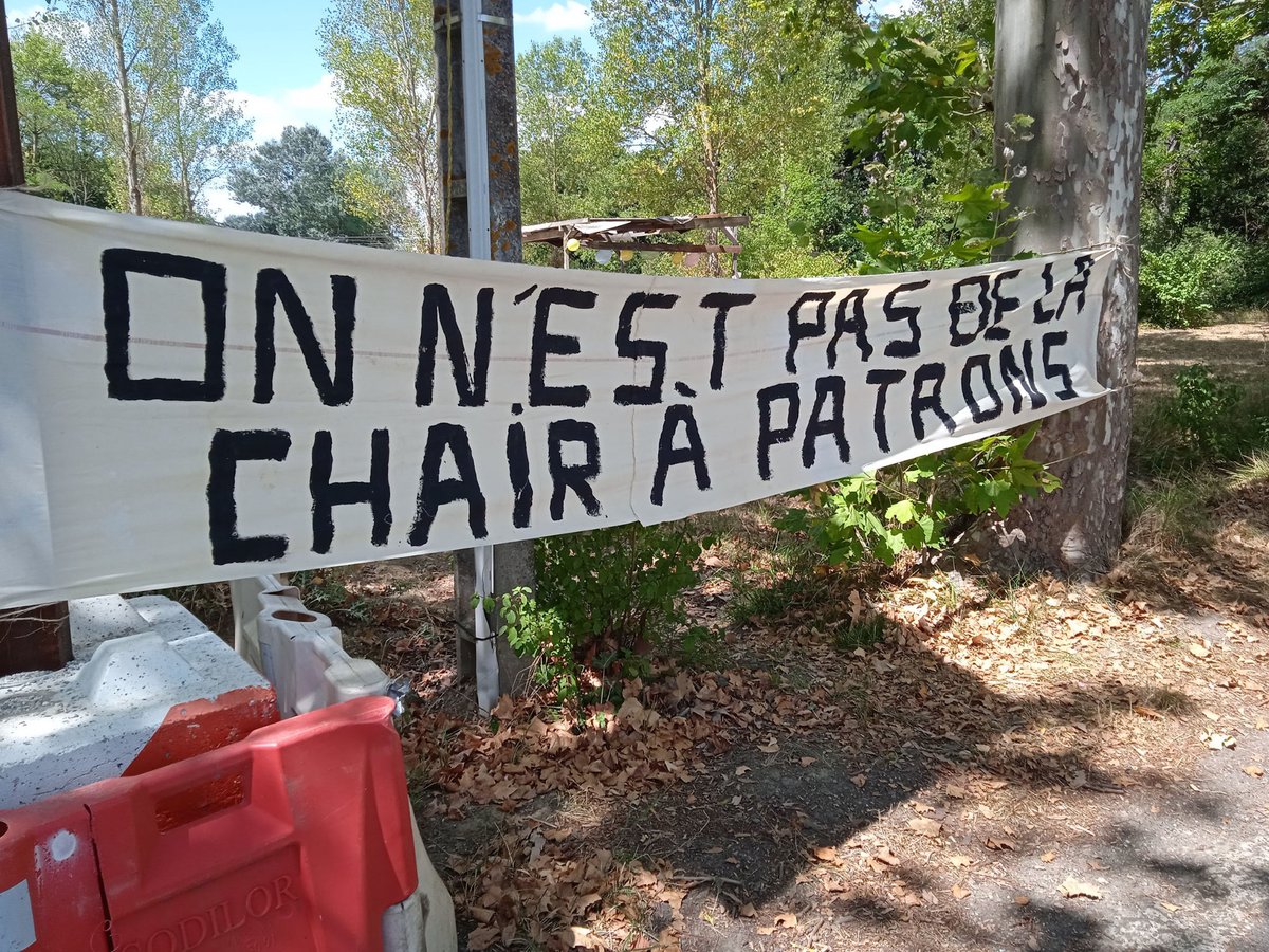 GJinterRdPtOcc's tweet photo. Toujours très actifs les #GiletsJaunes de l’inter rond-point ont tenu leur assemblée à Villefranche du Lauragais ce samedi 31 juillet 2022. https://t.co/VJi4dcgEy1
