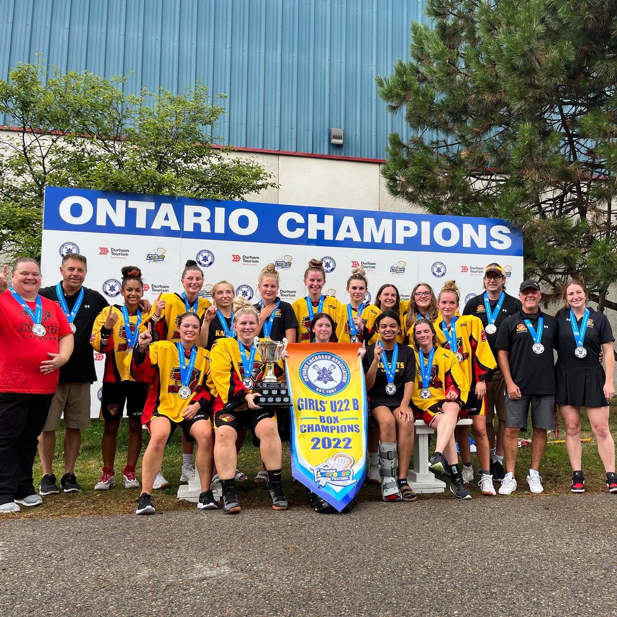 GOLD BABY🥇⭐️⚔️

The u22 girls are coming home with gold!! Girls that was on HECK of a season, you played your hearts out every game! And you showed that even with 10 runners you can do anything 💪🏼 a HUGE thank you to the 3 U17 players that helped today❤️