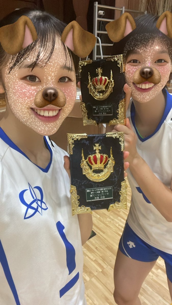 m____y2001's tweet photo. 2022年度春季関西大学バレーボールリーグ戦でベストリベロ賞とサーブレシーブ賞を受賞する事が出来ました🏅🏅
私の周りの全てのみんなにありがとうと伝えたい！！！
色んな形で多くの恩返しができるように…これからも頑張ります❤️‍🔥✌️ https://t.co/KrkEmrCu3j