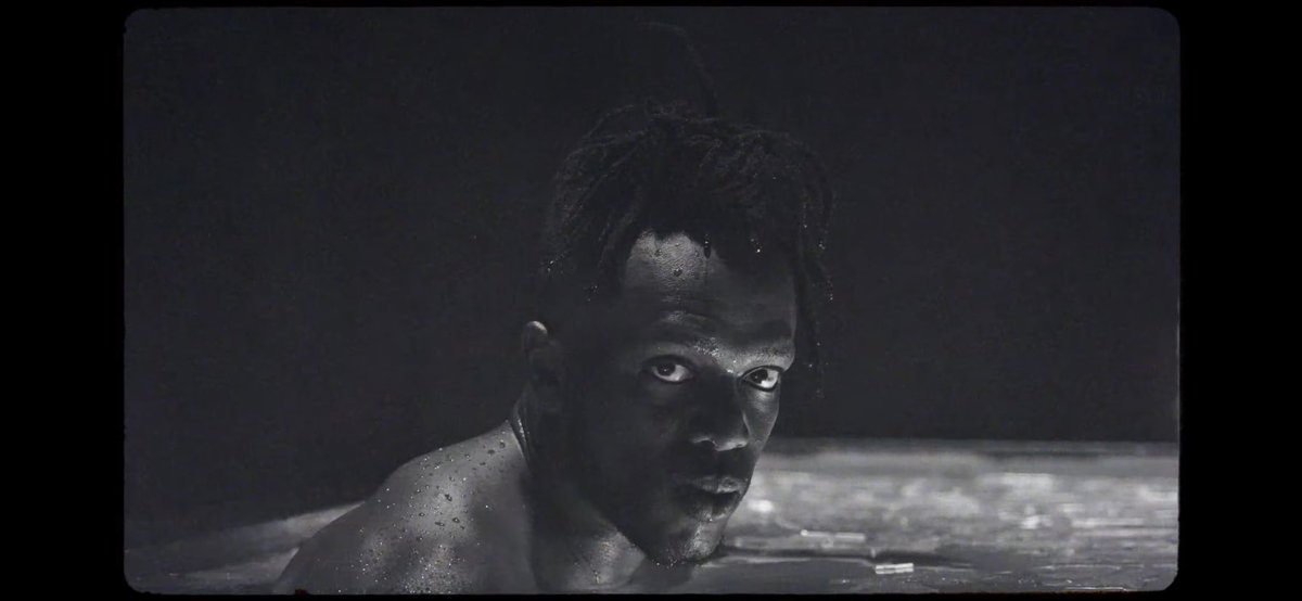 ksinews_'s tweet photo. 📸 : from ‘Not Over Yet’ Music video
KSI vs Logan Paul 2 reference 👀 https://t.co/mttdzj5HGX
