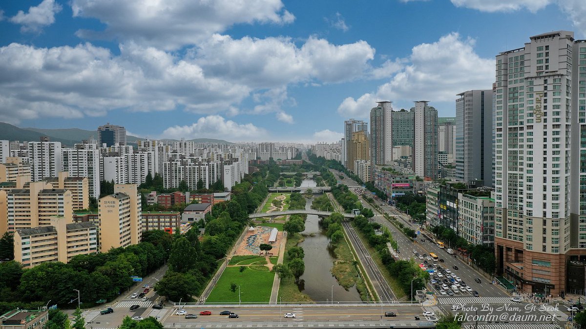 falcontm65's tweet image. 2022.07.10 탄천 정자 물놀이장에서...

탄천 정자 물놀이장에서 드론을 띄워 촬영해 보았다.
 #성남시 #분당구 #정자동 #물놀이장 #탄천