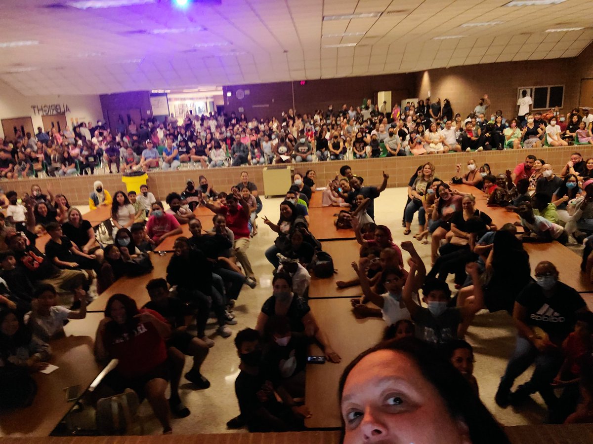AlbrightMS's tweet photo. Welcome Warriors! #WarriorCamp #VamosWarriors #selfie https://t.co/gf5T1VcwDA