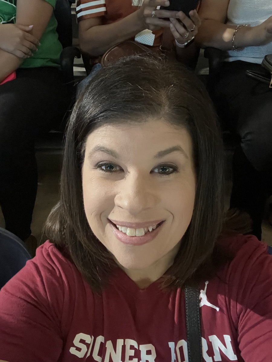 KAndersonOnline's tweet image. Started this morning @friscoisd convocation and talking happiness. I’m ready to SHINE 🔆🌟🔆 bright this year with @FISDPlus! #onlineprogramming #FISDmadetoshine @MrsCareyOnline
