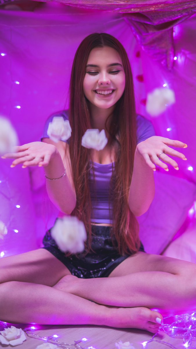Theechubbybunny's tweet photo. This is your sign to come sleep over. Let’s have some gal time play with my puppy, build a fort &amp; take some MF pictures ✨ https://t.co/ltV4lPNL6o