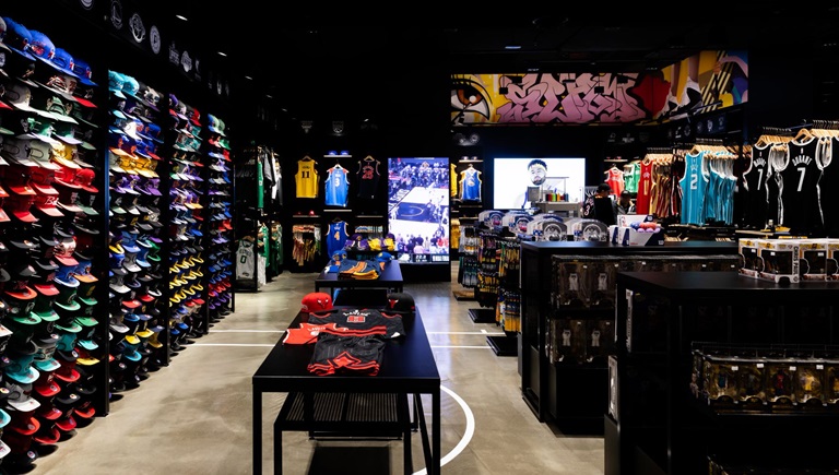 smechem19's tweet photo. The @NBA and Fanatics excitedly announce a new collaboration, opening brick-and-mortar stores in Australia this year. The first store will open at the Emporium Melbourne in Victoria, with the second opening in Sydney. 🏀🧢👟
Source: @SBJ 
@Sports_Biz_Prof https://t.co/ik9snz5TVl