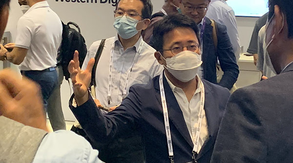FaduTechnology's tweet image. Thanks to all the #FMS2022 attendees that joined us in the opening day keynote with our CEO, Jihyo Lee &amp;amp; guest Ross Stenfort of Meta, in the FADU booth for our  live #SSD system demos, meetings, and at our FADU Theater tech talks.