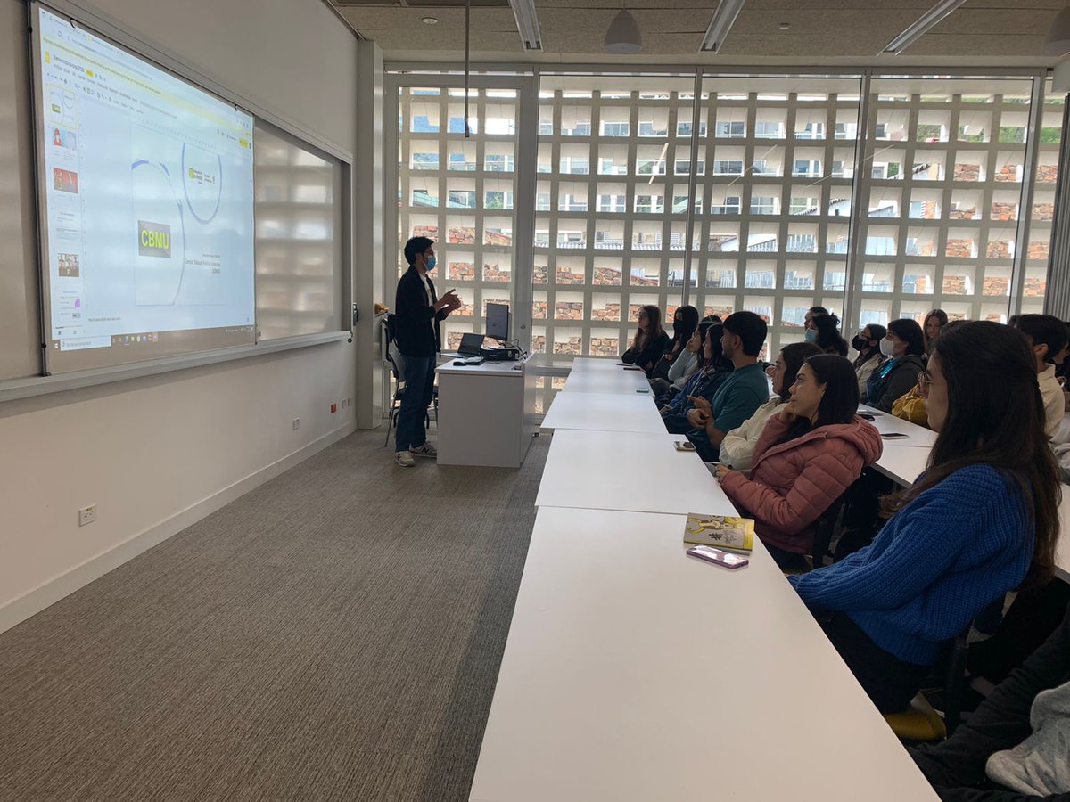 MediUniandes's tweet photo. 🤩 Continuamos con la bienvenida a nuestros estudiantes de primer semestre de Medicina en la que será su casa durante los primeros cuatro años de su formación, el campus principal de la Universidad de los Andes 💛🖤

¡Bienvenidos! #LaFacultadSomosTodos https://t.co/uCdcg2BVTP
