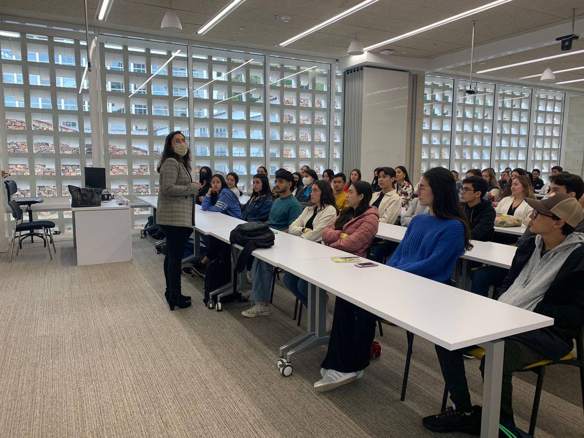 MediUniandes's tweet photo. 🤩 Continuamos con la bienvenida a nuestros estudiantes de primer semestre de Medicina en la que será su casa durante los primeros cuatro años de su formación, el campus principal de la Universidad de los Andes 💛🖤

¡Bienvenidos! #LaFacultadSomosTodos https://t.co/uCdcg2BVTP