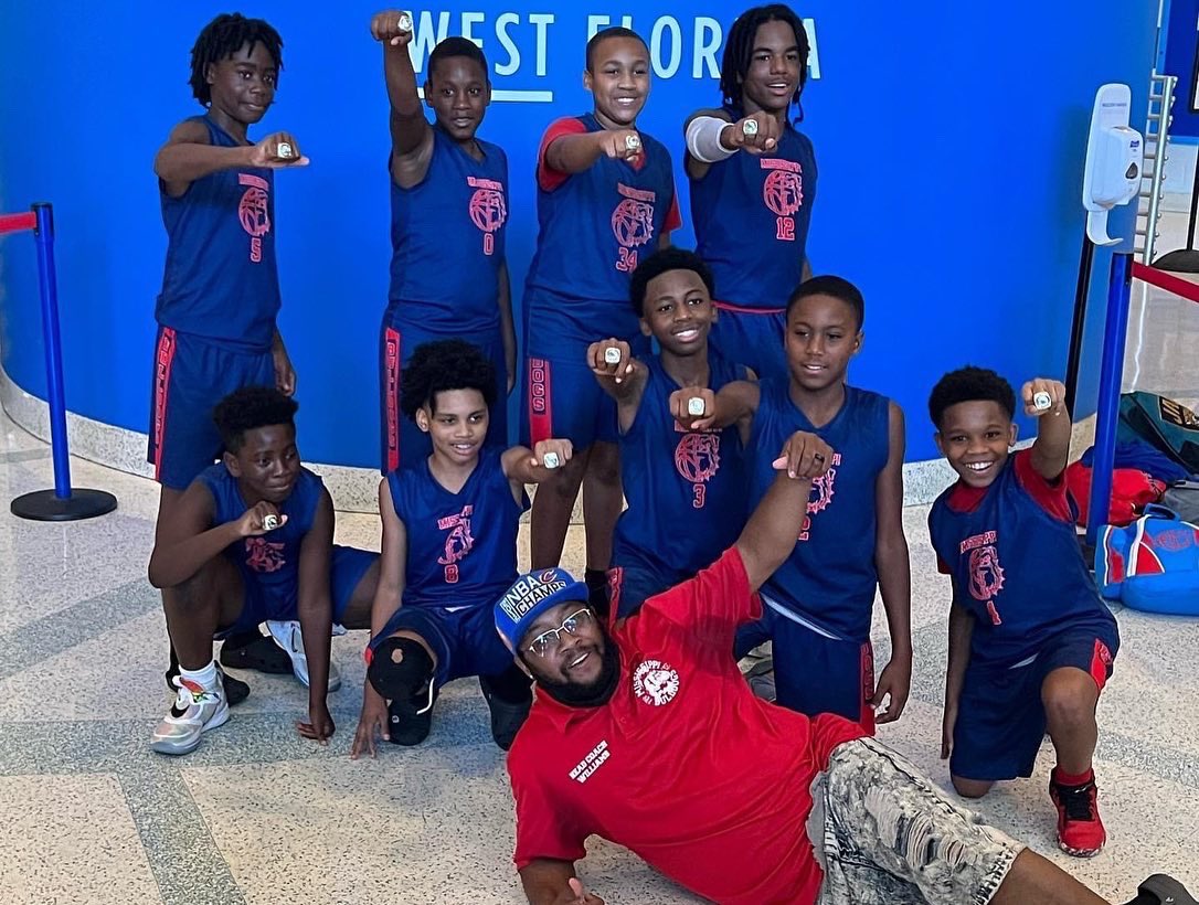 MSB_Elite's tweet photo. Our 6th grade boys end the summer season wit championship warriors rings. This group has been amazing all summer and the future is so bright for them!!!!

#EndOfSummerShowdown
#BullddogFamily🏀
#GoHardOrDontGoAtAll💪🏾
#Class2028/2029 https://t.co/AYVxt6t1w6