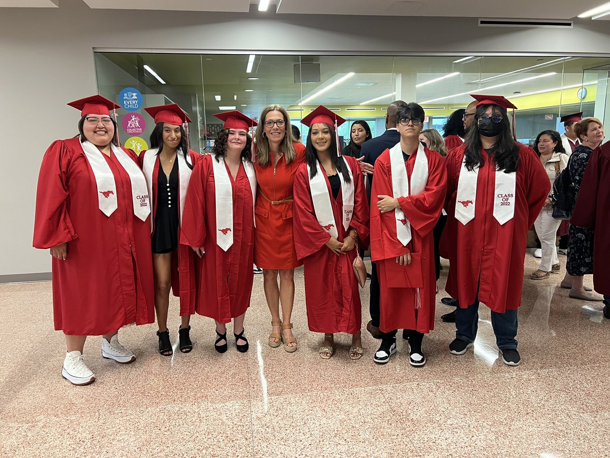 MHShouston's tweet photo. So #MustangProud of all of our summer graduates! Way to finish strong!💪🏼💪🏼 https://t.co/4dypiXu75g