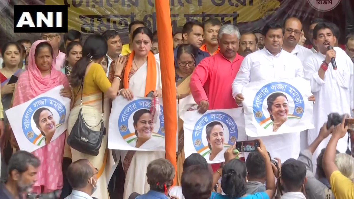 ANI's tweet photo. West Bengal BJP chief Sukanta Majumdar along with party workers protested against the state govt over the SSC scam, in Kolkata

"The corruption that has happened is not possible by one person. It's a network &amp; and all those involved should be arrested," said Majumdar (04.08) https://t.co/XHoeW8rLG1
