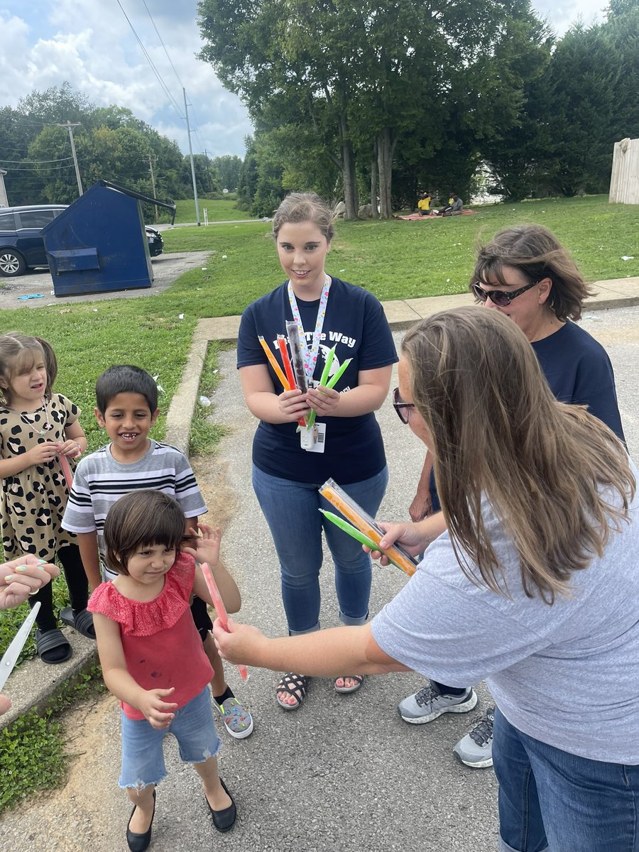 Emily Leon tweet media