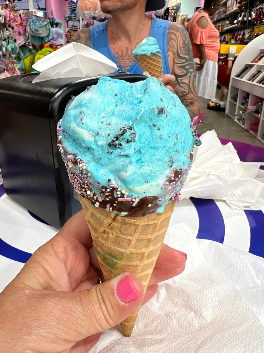 mbb05's tweet photo. Blue panda ice cream yummy (@ Sugar Life in Myrtle Beach, SC) https://t.co/GCRKOqTyjd https://t.co/pXSJpow7dN