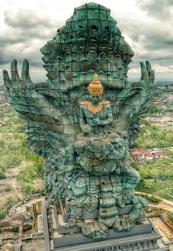 NehaAgarwal_97's tweet image. प्रभु खोजने से नहीं मिलते उसमें खो जाने से मिलते हैं!!
जय गोविंदा जय गोपाला🙏🙏