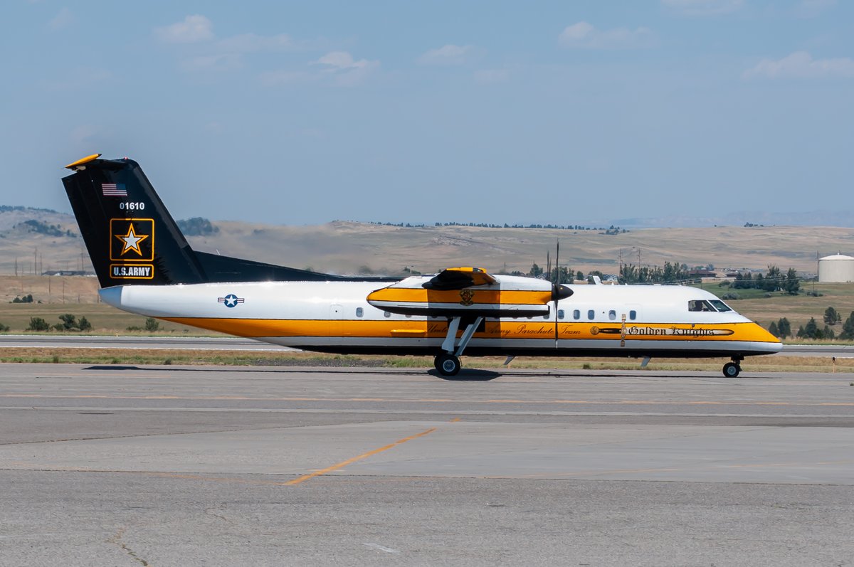 The @ArmyGK stopped by to top off on their way to Seattle for Seafair. They were trying to get out pretty quickly but had to wait an extra hour due to a ground stop at BFI. Reg.: 17-01610 Route: MSN-BIL-BFI Date: 4 August 2022