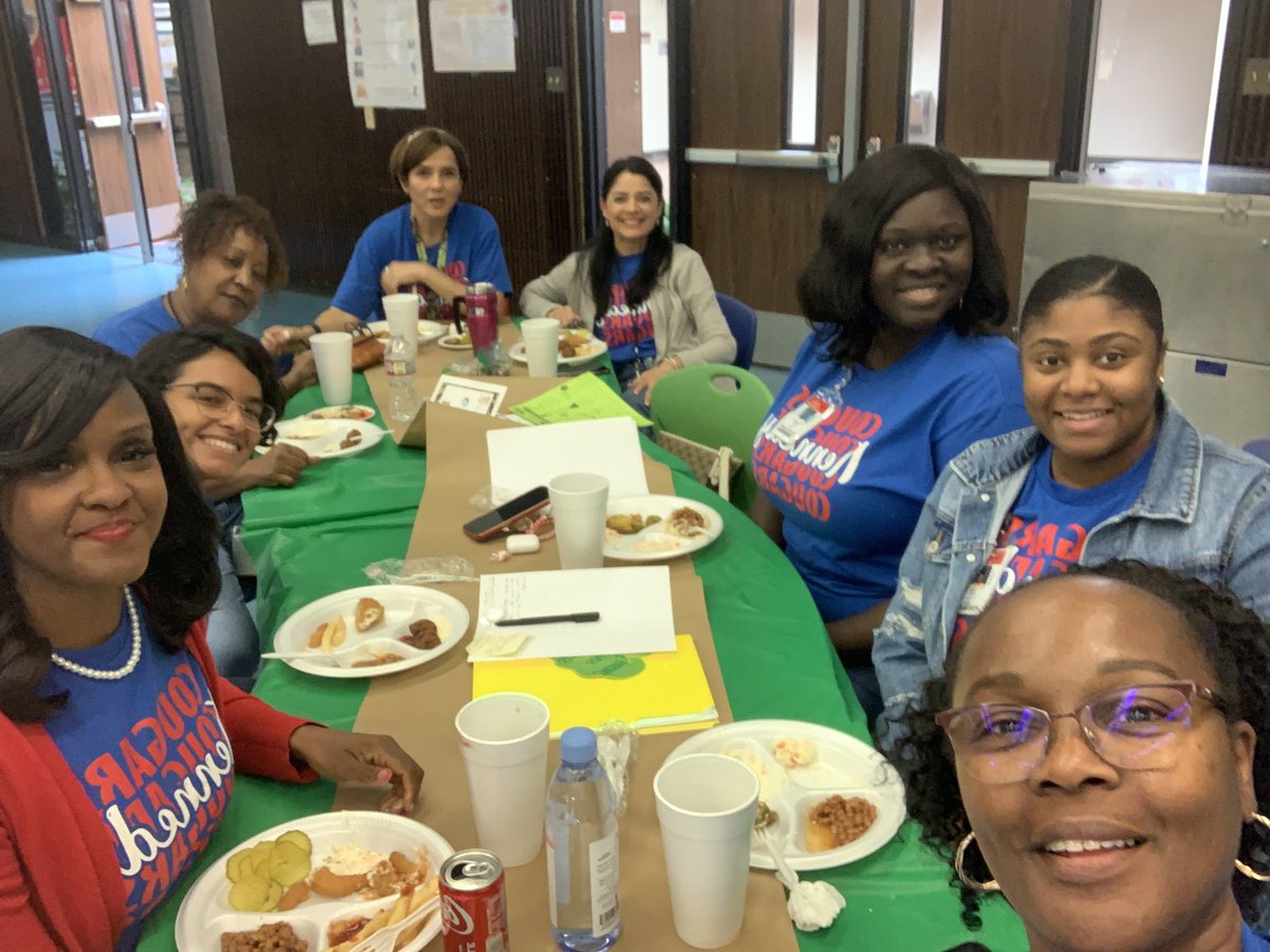 ICS team enjoying a delicious lunch. ❤️ Principal Caldwell &amp; AP Hernandez ⁦<a href="/AliefISD/">Alief ISD</a>⁩ #SafariToSuccess #ExcellentOnPurpose