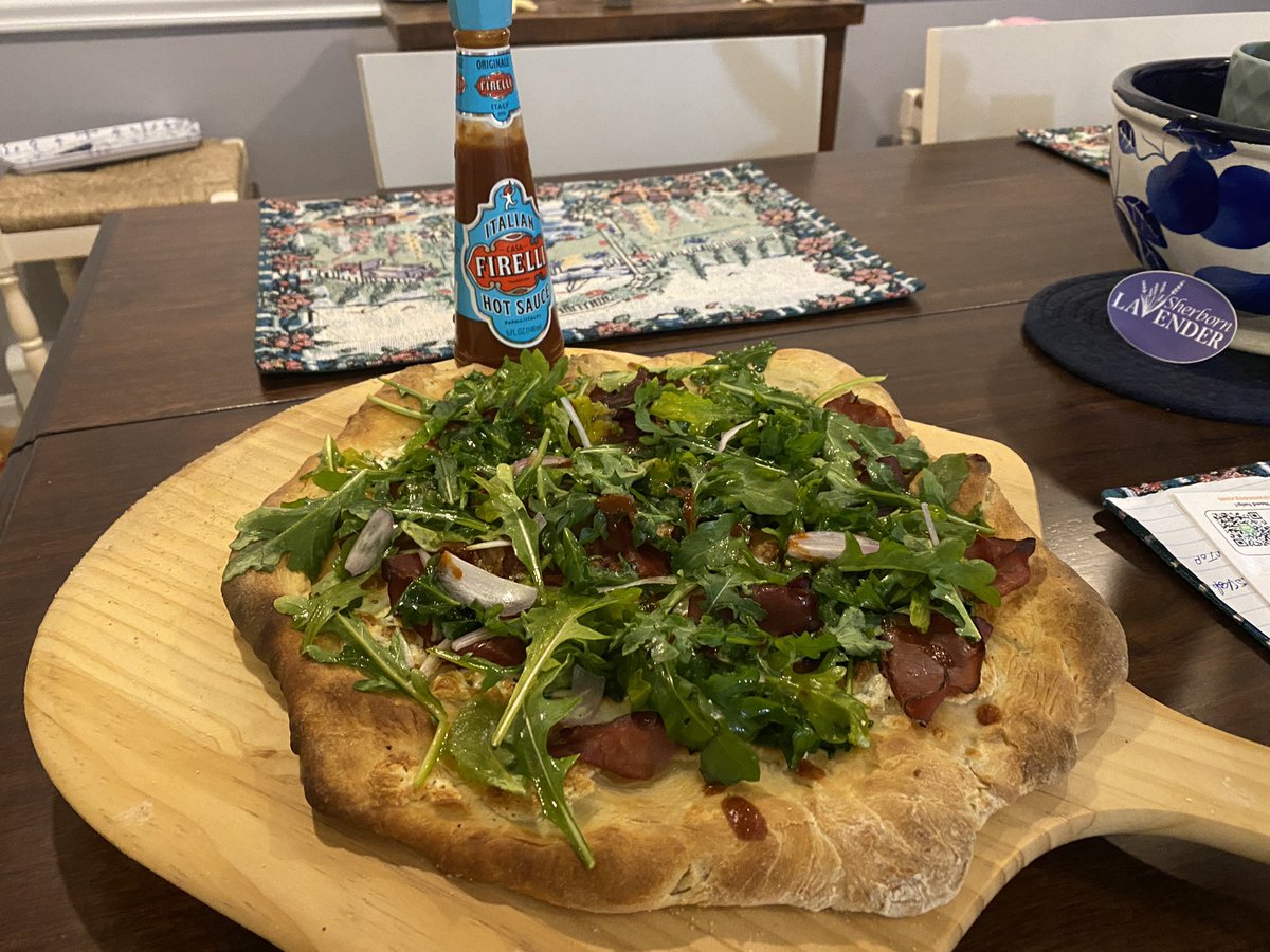 MarcAMcMullen1's tweet image. Bresaola Burrata Arugula Shallot 🍕 with a touch of that Italian heat 🇮🇹 @FirelliHotSauce #KeepItAuthentic #Parma #Italy