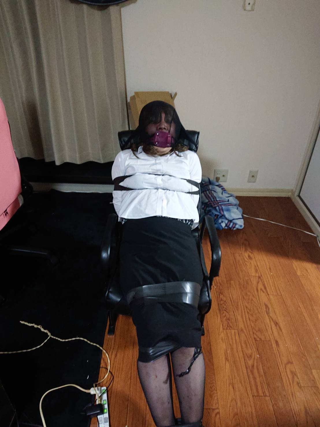 OL女装緊縛猿轡 