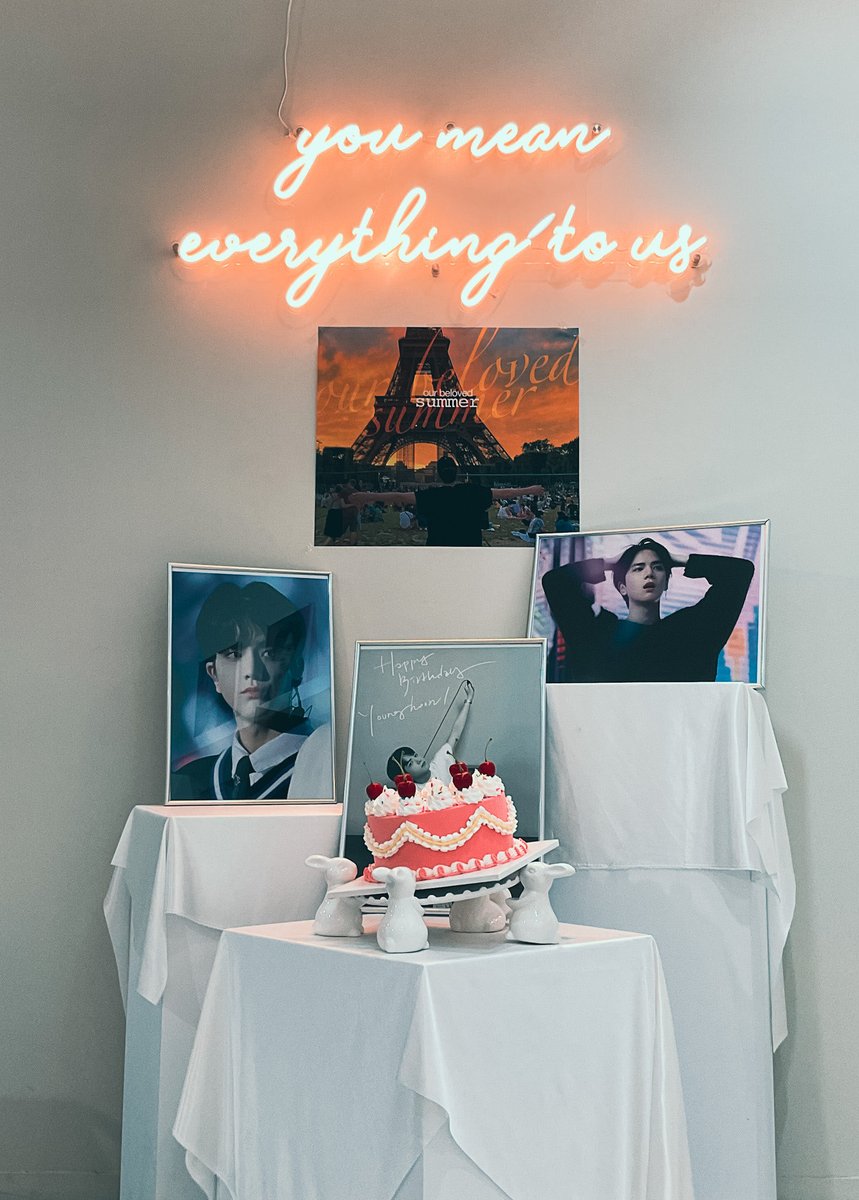 오늘부터 영훈님의 생일 카페를 시작합니다 🥰

행사 마지막날인 8일 6시부터 6시 30분까지 카페내에 전시된 사진 및 현수막 나눔을 할 예정입니다. 
*방문하시는 순서대로 가져가실 수 있으시며 5시부터 대기가능하니 이용에 참고 부탁드립니다 ☺️ *