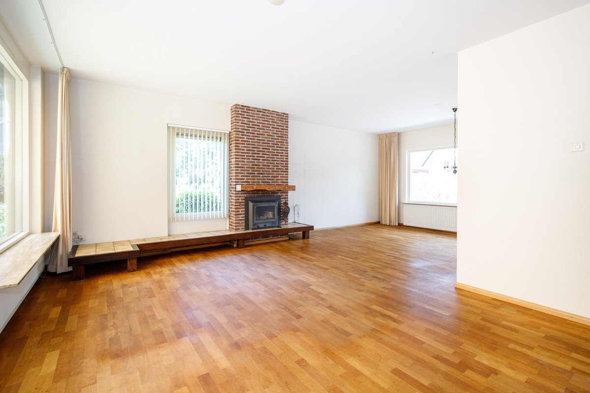 joostvente's tweet photo. 👁️ KOM JIJ BINNEN KIJKEN? Op een mooie locatie aan de Vincent van Goghlaan staat deze VRIJSTAANDE SEMI-BUNGALOW. Deze lieflijke bungalow heeft een slaapkamer en badkamer op de begane grond. Daarmee is het een huis dat klaar is voor de toekomst. Ook heeft het mooie https://t.co/u0TlTv75JV