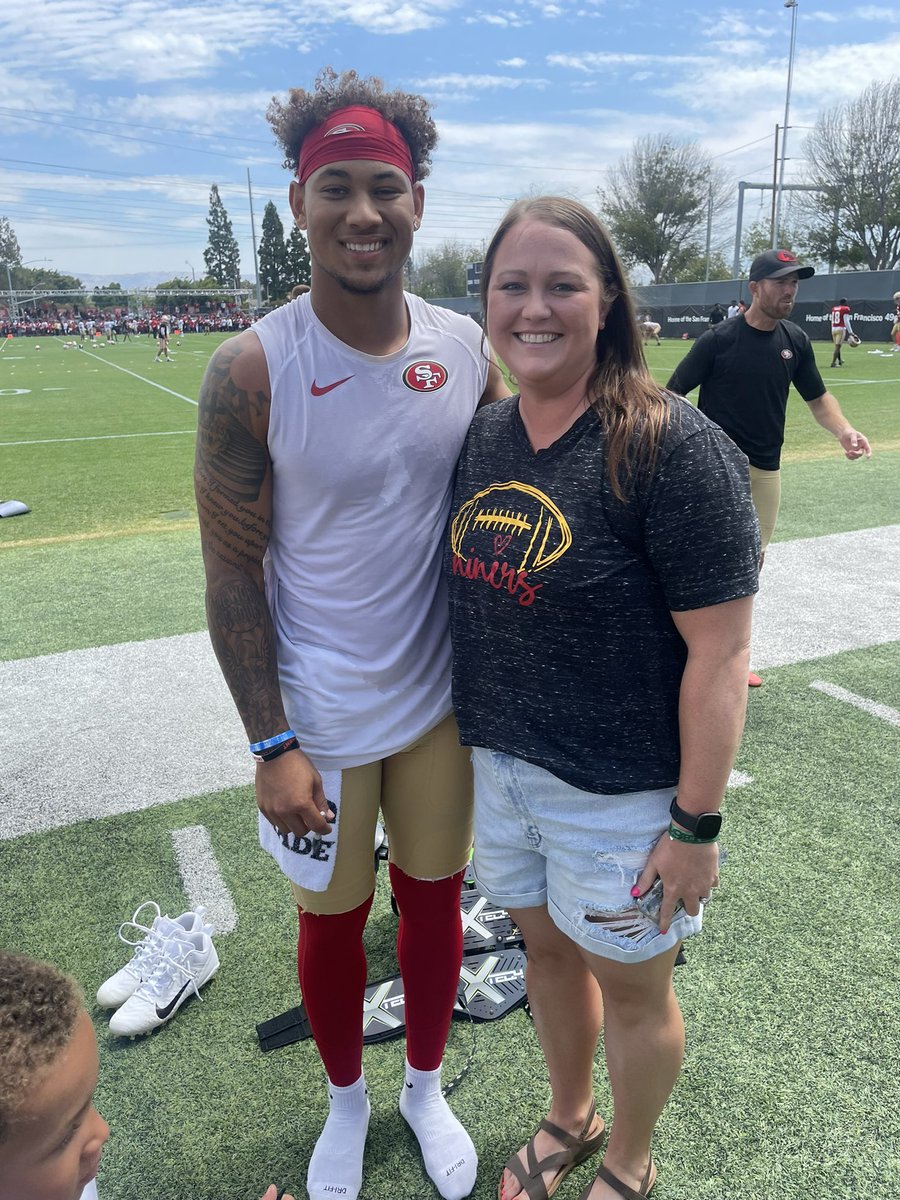 brittdawg42's tweet photo. Always a good time in Cali ❤️  @gkittle46 &amp; @treylance09 are the best! 🏈 GO NINERS ❤️💛 https://t.co/ZDWU3bC1pC