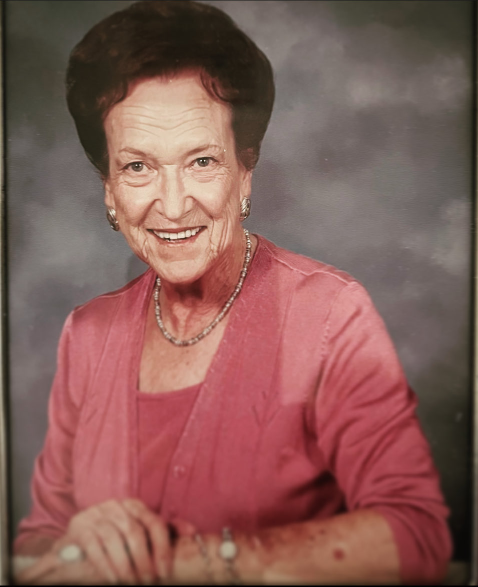 theoldgreywolf's tweet photo. Not a day goes by that I don’t think of her…she always believed in me, even when nobody else did..the best, though, was how she was with others…everybody else came first…she loved everybody and everybody loved her back..she would’ve been 100 today..talk about a life well lived https://t.co/46yP6a3VGN