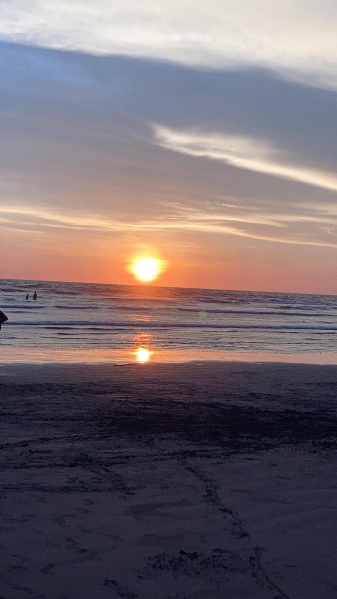 esmeraldavela's tweet photo. Así las puestas de sol en estos días. #PlayaNovillero #Nayarit #Tecuala https://t.co/hx9ZW2FLWu