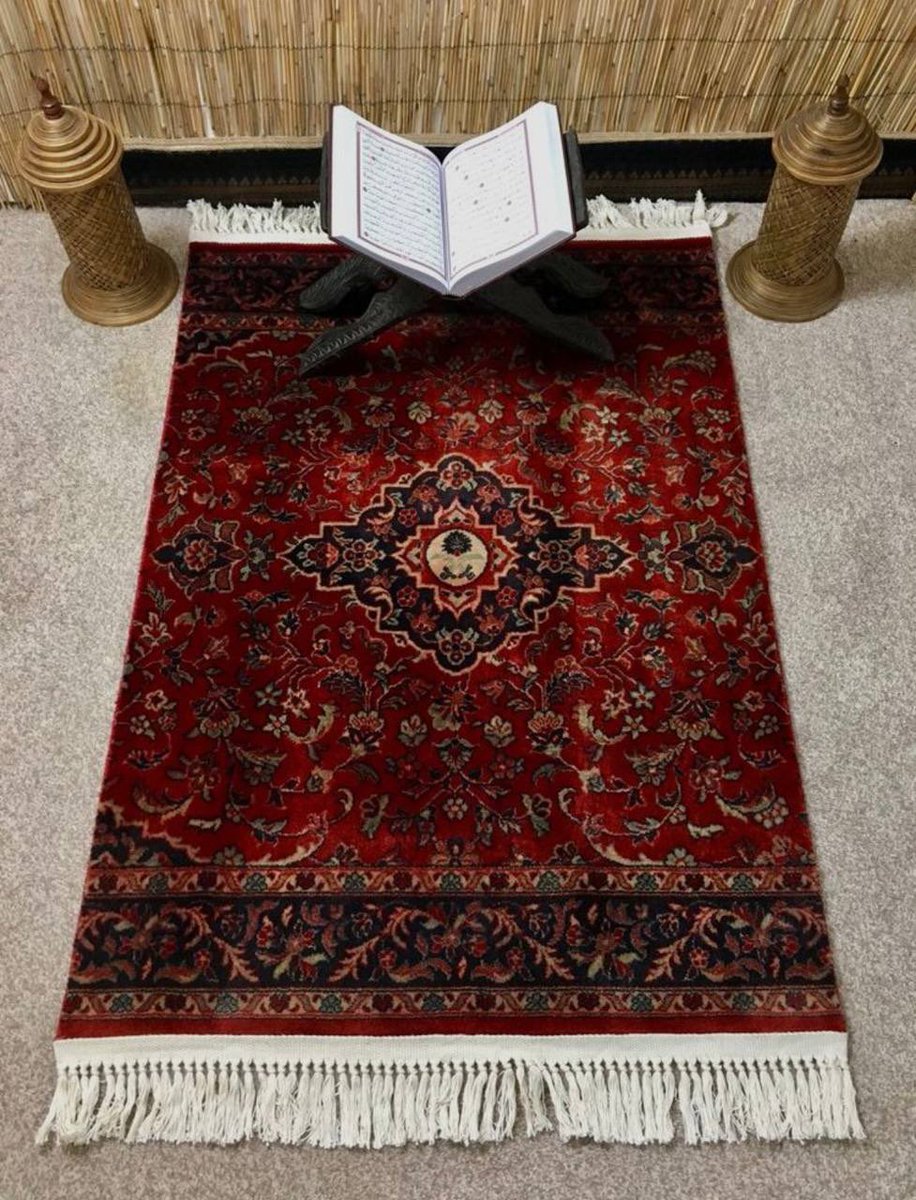 في صلاتي ما دعيت الا بـ ثلاث
انت ، والجنه ، وحسْن الخاتمه