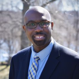 this is P. Kenneth Burns
he is an award winning reporter for WHYY
today at my home we recorded my interview for NPR's program 'The Takeaway' to be aired Fri August 5th
we 'connected'.. talked &amp; laughed &amp; damn! I am sorry we forgot to take a picture
Kenny also has a big microphone