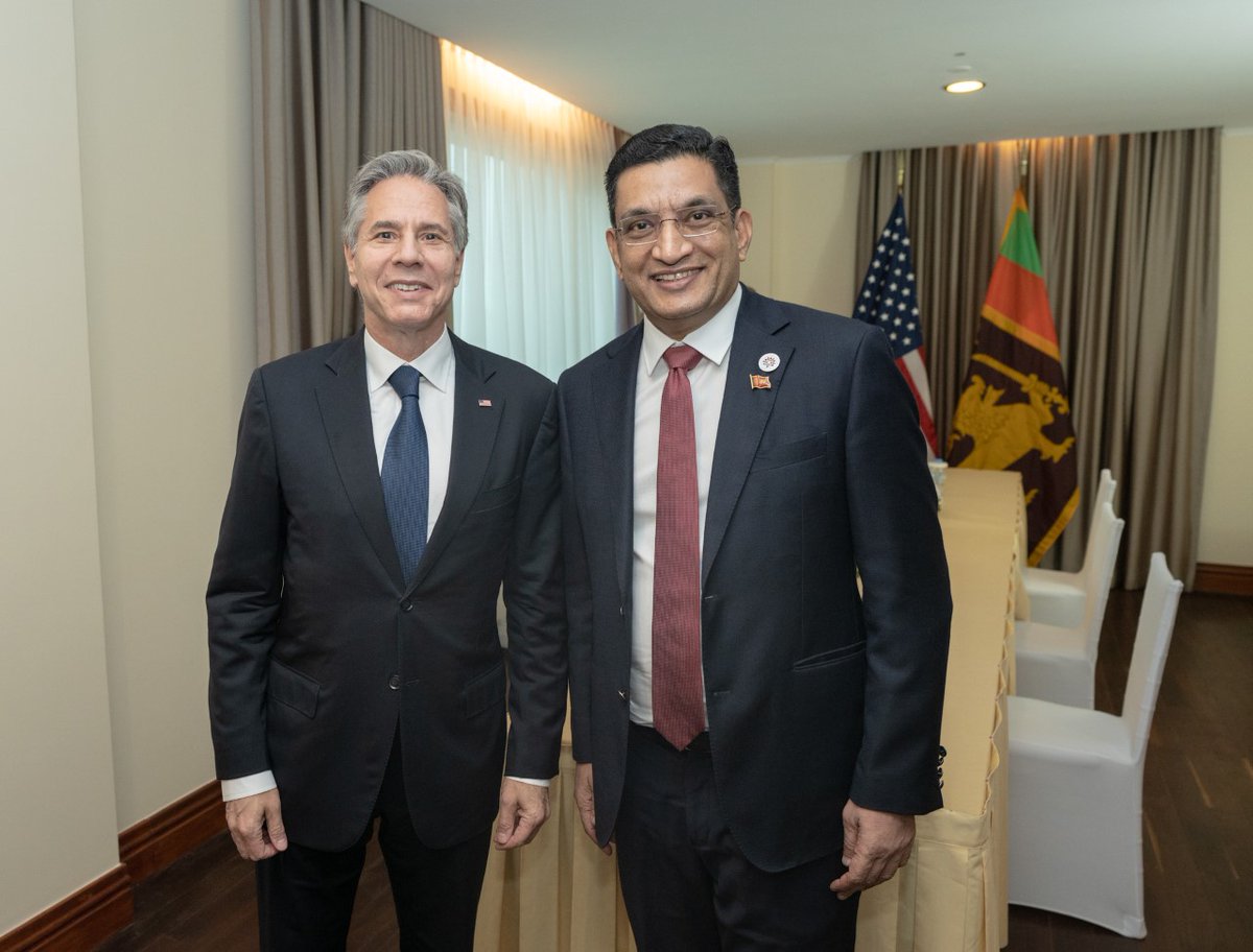 KingSiasi's tweet photo. US🇺🇸 Secretary of State Mr. #Antony_Blinken Met With Sri Lankan🇱🇰 FM Mr. #Ali_Sabry, High Representative of the EU🇪🇺 For Foreign Affairs Mr. #Josep_Borrell_Fontelles, Indian🇮🇳 FM Dr. S. #Jaishankar & Cambodian🇰🇭 Prime Minister #Hun_Sen At Cambodia ASEAN Regional Forum. https://t.co/V5bslPYFFK