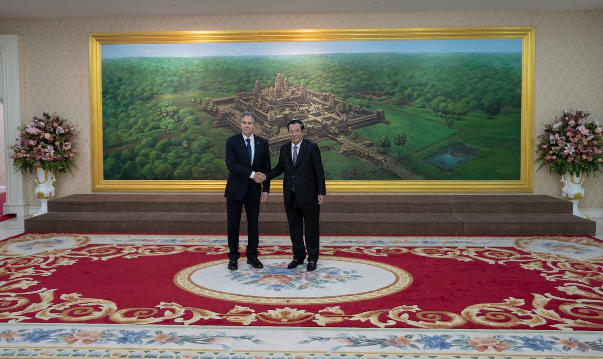 KingSiasi's tweet photo. US🇺🇸 Secretary of State Mr. #Antony_Blinken Met With Sri Lankan🇱🇰 FM Mr. #Ali_Sabry, High Representative of the EU🇪🇺 For Foreign Affairs Mr. #Josep_Borrell_Fontelles, Indian🇮🇳 FM Dr. S. #Jaishankar & Cambodian🇰🇭 Prime Minister #Hun_Sen At Cambodia ASEAN Regional Forum. https://t.co/V5bslPYFFK