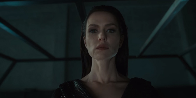 만스키와 코난의 관계는 독일드라마 <다크>제작진의 야심작 <트라이브 오브 유로파>에서도 변주됩니다. 크로 부족의 장군 바르바라는 노예가 된...