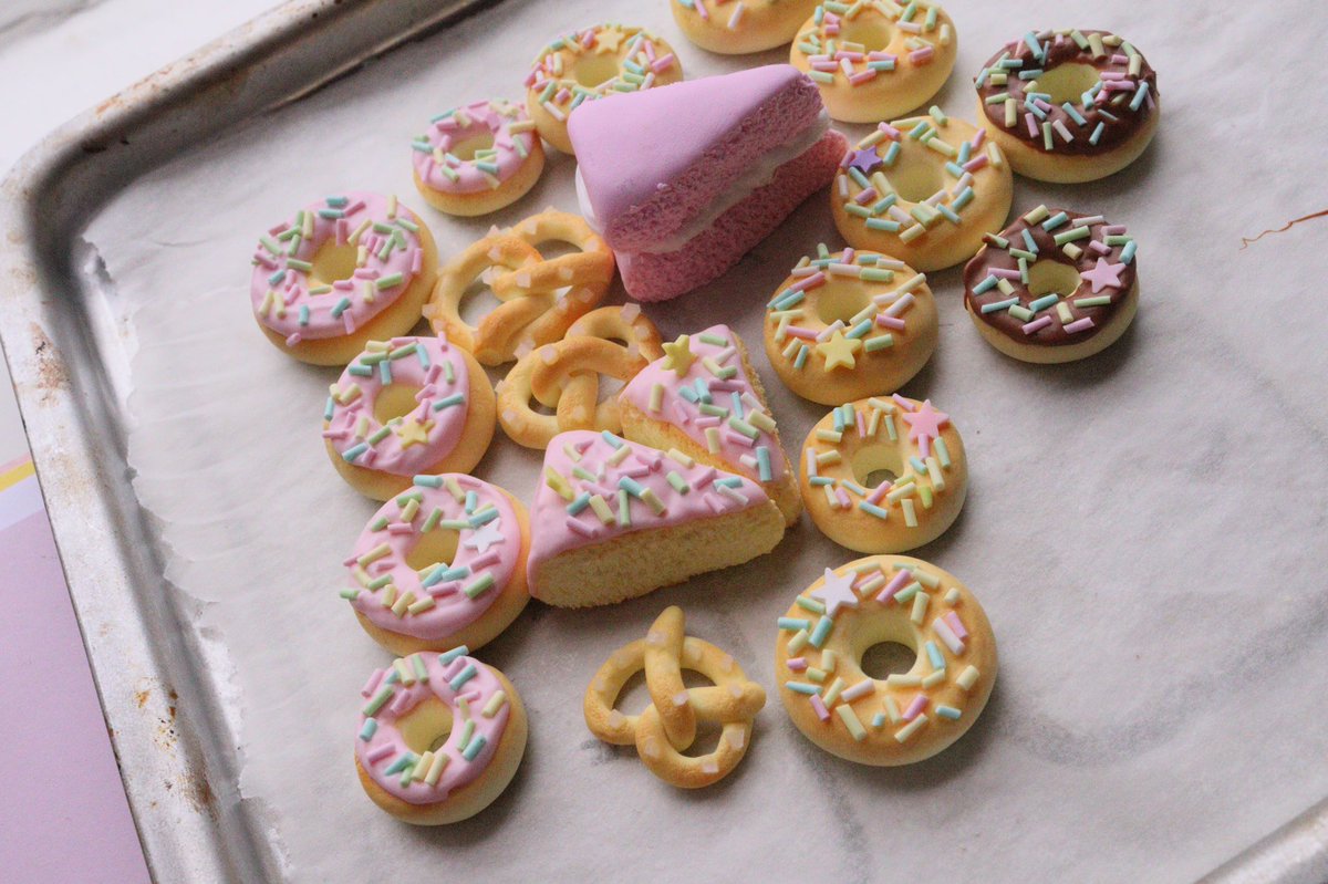 Satotortedeco's tweet photo. Bts of my website restock 👀 17th of August 🥨 https://t.co/X4f18O8nKS 🍓🍩🍦 #cakespeakers #polymerclay #clayartist #polymerclayfood #fakefood #foodsculpture #claycommission #ukartist #sweetsdeco #decoden #miniaturefood #handmade #handcrafted #businessowner https://t.co/ymKdT96oul