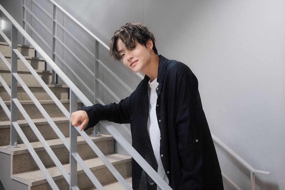 𝑯𝒂𝒍𝒐 𝑺𝒖𝒂𝒎𝒊!

Park Jihoon au
Written by bubblepanda