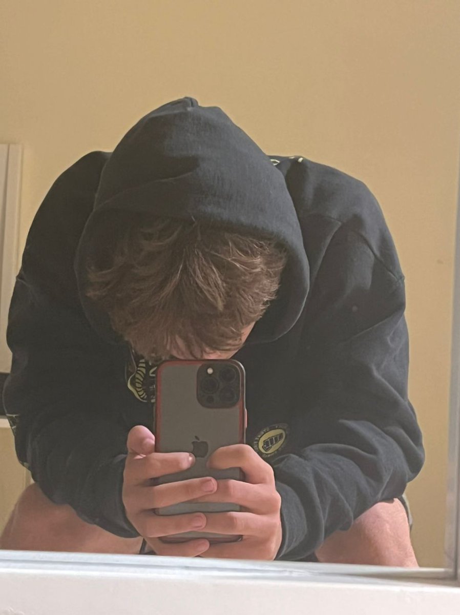 Gsusgt's tweet image. Idk