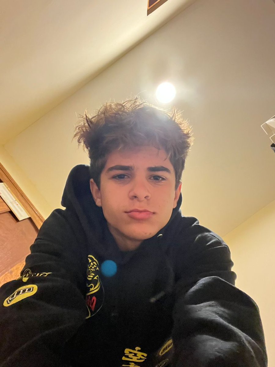 Gsusgt's tweet image. Idk