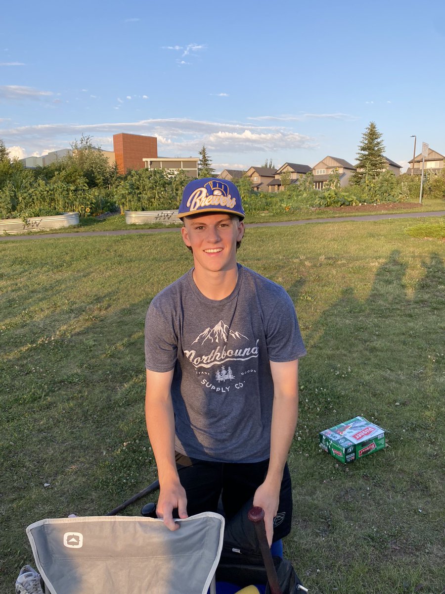 saskbrewers's tweet photo. 1/2 Brewers with the sweep of the armadillos tonight! Pretty cool night at the ball park as many of you may know we have been getting long in the tooth over the years! Tonight some of the sons of our elders were the ones that got it done! https://t.co/KRDDewsnPz