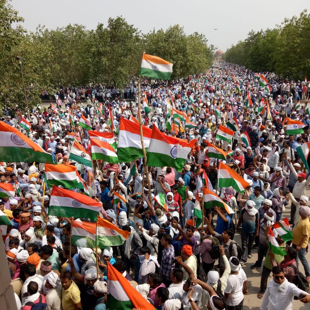 जितना फोकस देश की मीडिया और लोगों ने लाल सिंह चड्डा या बिना चड्डी के रणवीर को दिया है ना, उसका आधा भी सरकारी नौकरी में हो रही धांधली, डिले, और दबाई गयी वेकैंसी के लिये होता, तो देश के युवा यूँ बेरोजगार ना भटक रहें होते।
#BEdTET2011